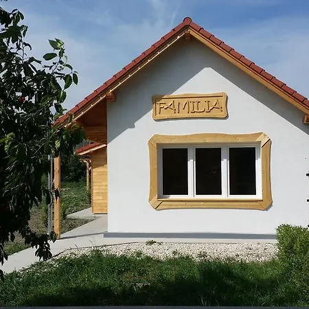 לינה וארוחת בוקר Familia Vendeghaz